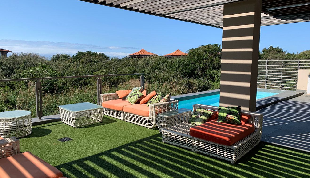 Upmarket-holiday-South-Africa-pool-veranda